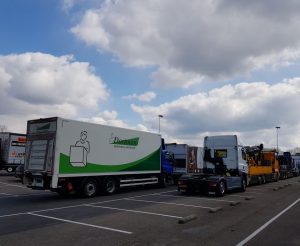 Stoet vrachtwagens tijdens Truckerdag
